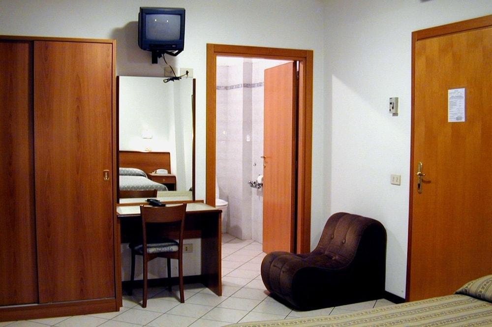 Hotel Astoria Viareggio Bagian luar foto