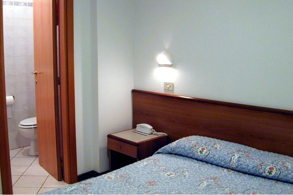 Hotel Astoria Viareggio Bagian luar foto