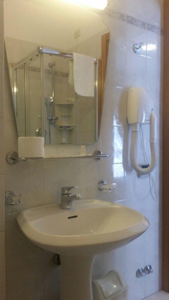 Hotel Astoria Viareggio Bagian luar foto
